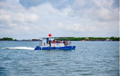 Vé du thuyền Marina mini 12 chỗ du lịch theo chương trình riêng: tiệc buffet, câu cá, thư giãn
